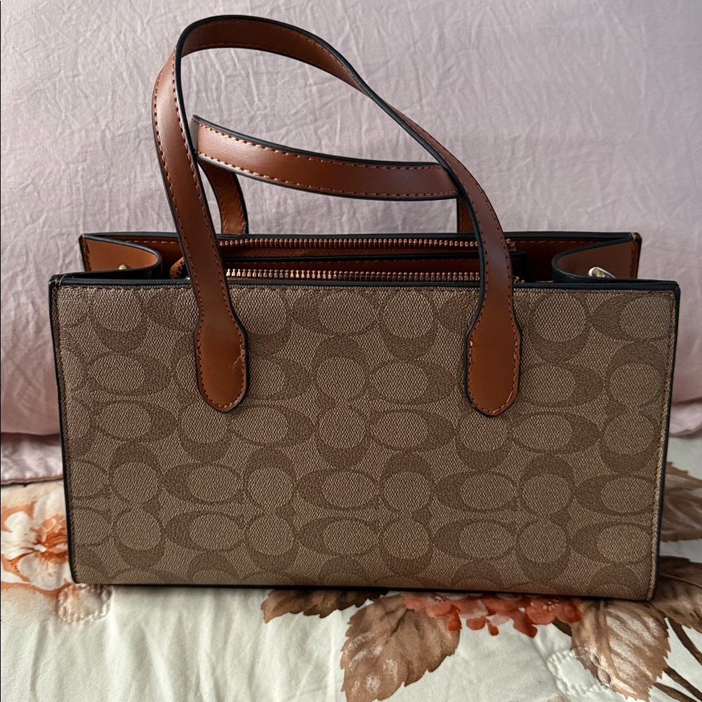 Small Tote Bag - Picture 4 of 11